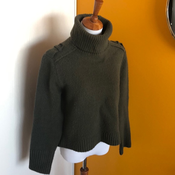 Olive green turtleneck sweater ⭐️ 3 for $25 ⭐️ - Picture 1 of 4